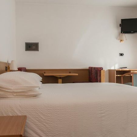 Hotel Ai Pini Виго ди Фаса Екстериор снимка