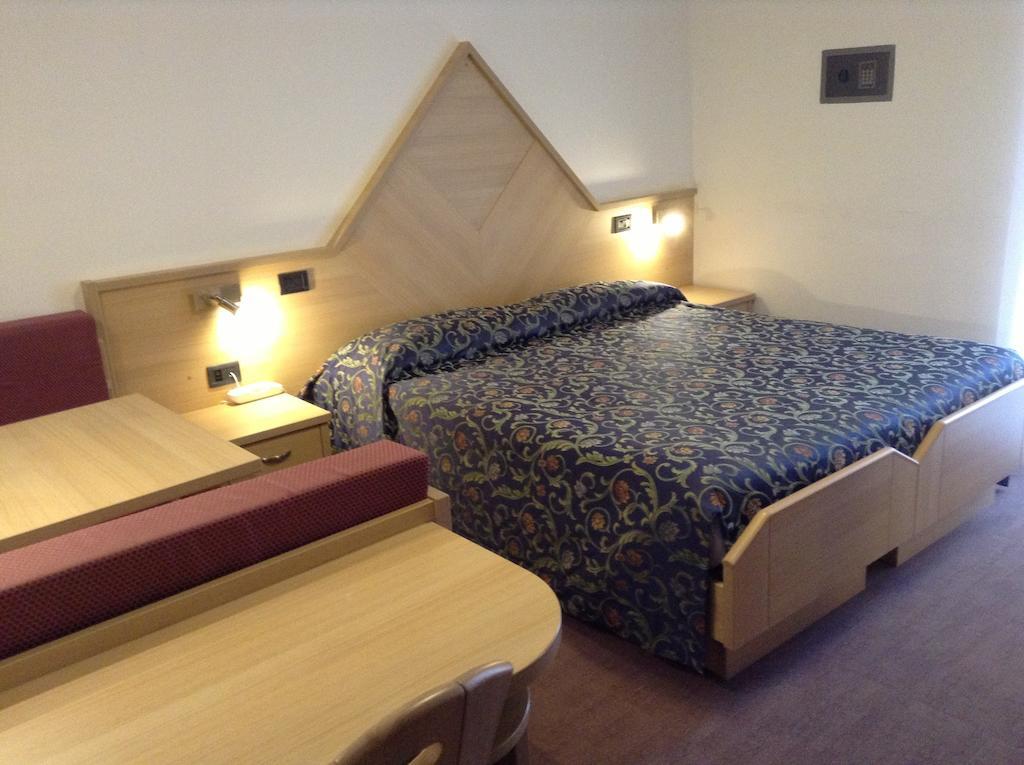 Hotel Ai Pini Виго ди Фаса Екстериор снимка