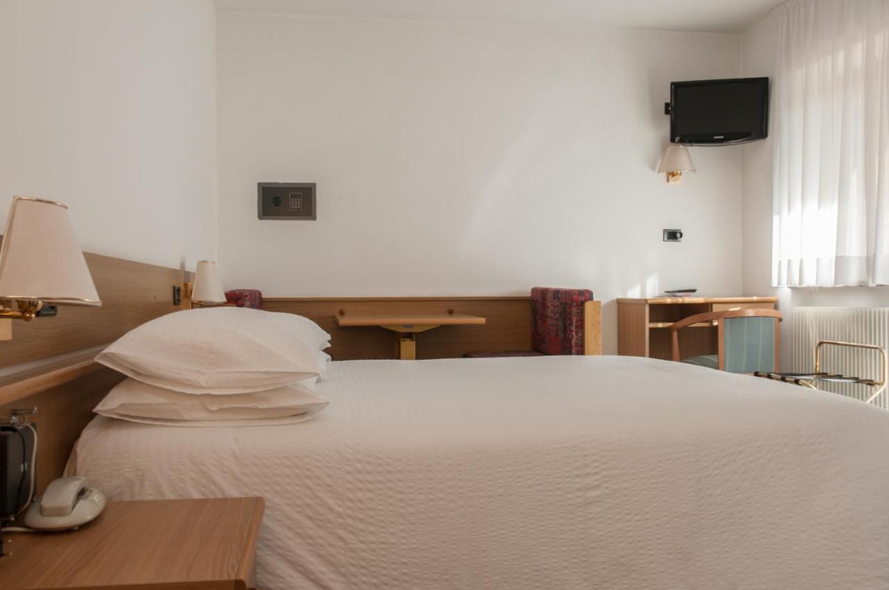 Hotel Ai Pini Виго ди Фаса Екстериор снимка